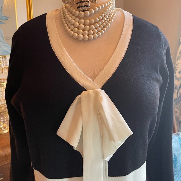 Taylor EUC 3X Black & White Sweater Dress with Bow front - Picture 3 of 11